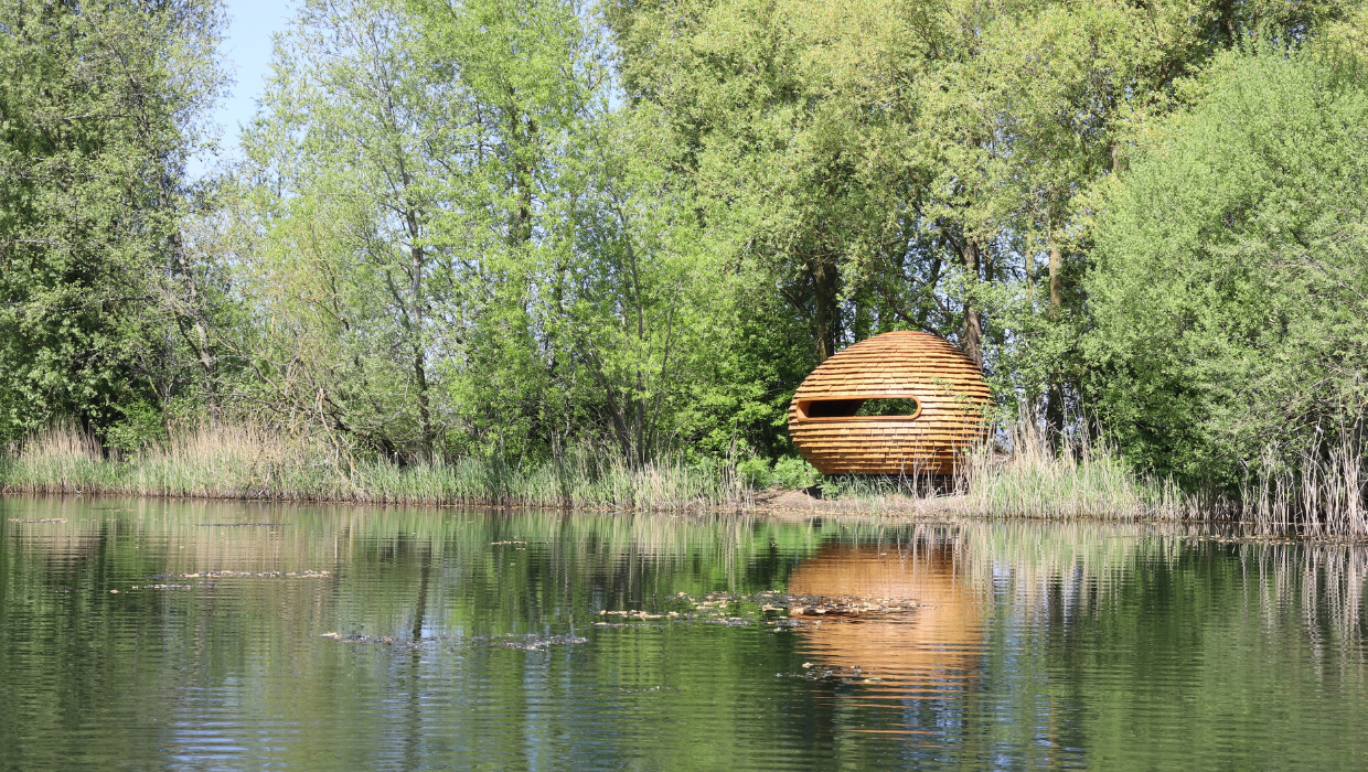 Dwell bird hide at Conningbrook Lakes 