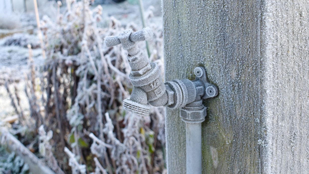 A picture of a frozen pipe