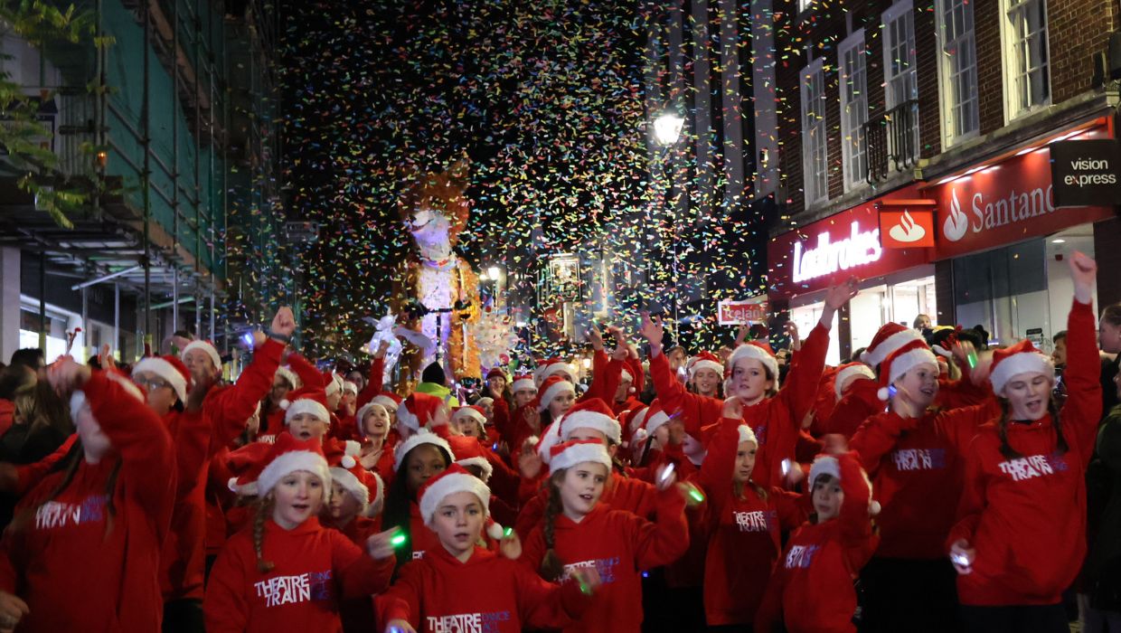 Farrah the Fox and Theatretrain Ashford at Carnival of the Baubles 2023