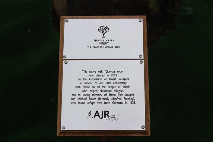 The plaque at the Woodchurch Tree