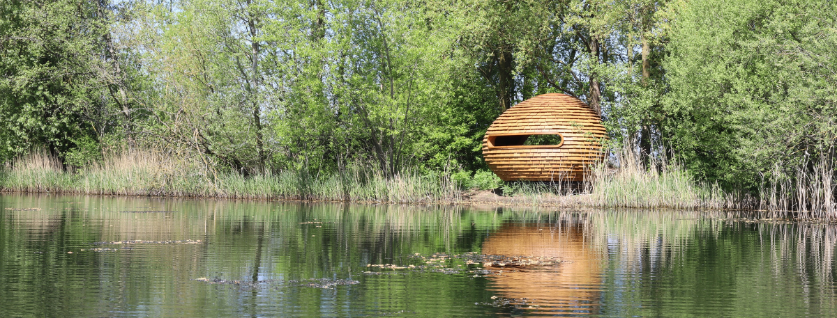 Dwell bird hide at Conningbrook Lakes 
