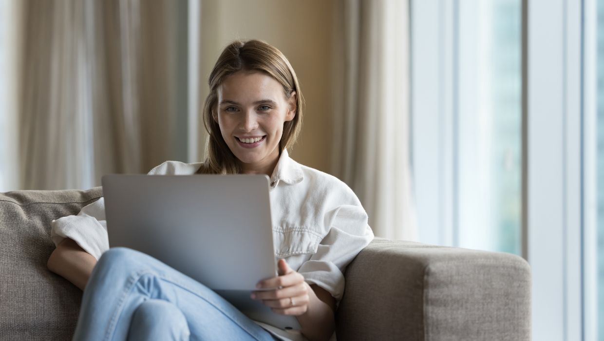 Happy online user tile