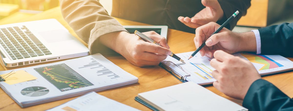 two people having a meeting 