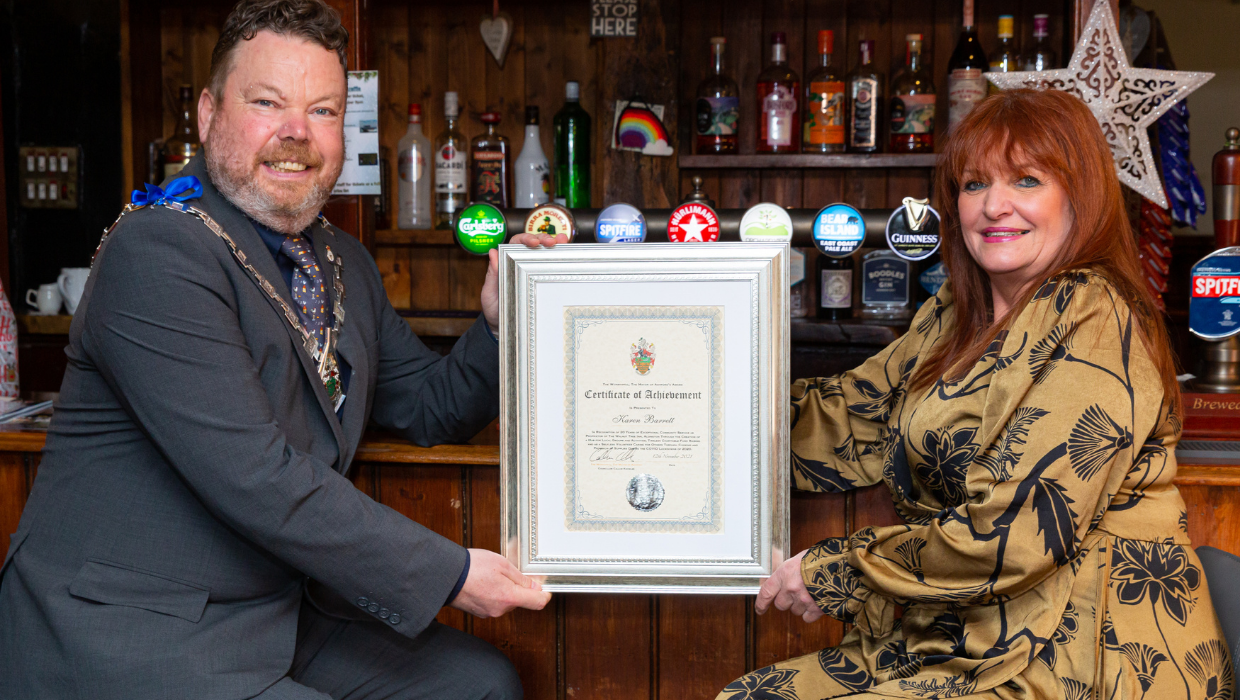 Walnut Tree licensee Karen Barrett receives Mayor's Certificate of Achievement award in Aldington tile